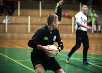 Świętokrzyska Halowa Liga Firm. Mecz Konstal Gród Ćmińsk - URB Plus / Wojciech Habdas / Radio Kielce