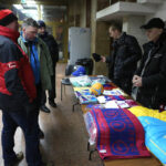 18.2.2015 Kijów. Stoisko z gadżetami Motoru Zaporoże / Wojciech Habdas / Radio Kielce