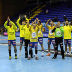 18.2.2015 Kijów. Zawodnicy Vive Tauron Kielce dziękują swoim kibicom. / Wojciech Habdas / Radio Kielce