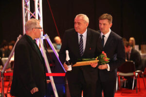 6.2.2015 Kielce. Świętokrzyskie Gwiazdy Sportu 2014. WYRÓŻNIENIE AMBASADOR REGIONU ŚWIĘTOKRZYSKIEGO - Mirosław Malinowski - Prezes Świętokrzyskiego Związku Piłki Nożnej i członek Zarządu Polskiego Związku Piłki Nożne. Członek komisji Hat – Trick UEFA. / Wojciech Habdas / Radio Kielce