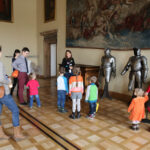 21.2.2015 Kielce. Warsztaty familijne „Mój prapradziadek to Sarmata”. Uczestnicy zajęć poznali stroje naszych przodków. Mieli okazję także zwiedzić wnętrza pałacowe oraz „Galerię malarstwa Polskiego i Europejskiej Sztuki Zdobniczej”, gdzie znajdują się portrety sarmackie. / Wojciech Habdas / Radio Kielce