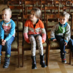 21.2.2015 Kielce. Warsztaty familijne „Mój prapradziadek to Sarmata”. Uczestnicy zajęć poznali stroje naszych przodków. Mieli okazję także zwiedzić wnętrza pałacowe oraz „Galerię malarstwa Polskiego i Europejskiej Sztuki Zdobniczej”, gdzie znajdują się portrety sarmackie. / Wojciech Habdas / Radio Kielce