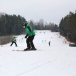 21.2.2015 Kielce. Wiele osób aktywnie spędza ferie zimowe m.in. na stoku na Stadionie. / Wojciech Habdas / Radio Kielce