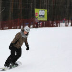21.2.2015 Kielce. Wiele osób aktywnie spędza ferie zimowe m.in. na stoku na Stadionie. / Wojciech Habdas / Radio Kielce