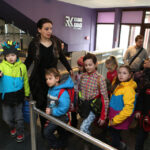 24.2.2015 Kielce. Dzieci z Ośrodka Kultury Ziemowit zwiedzały naszą rozgłośnię. / Wojciech Habdas / Radio Kielce