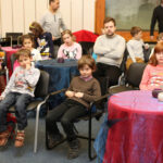 24.2.2015 Kielce. Dzieci z Ośrodka Kultury Ziemowit zwiedzały naszą rozgłośnię. / Wojciech Habdas / Radio Kielce