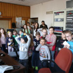 24.2.2015 Kielce. Dzieci z Ośrodka Kultury Ziemowit zwiedzały naszą rozgłośnię. / Wojciech Habdas / Radio Kielce