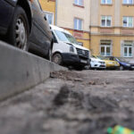 24.2.2015 Kielce. Miejski Zarząd Dróg w Kielcach od trzech lat nie jest wstanie znaleźć kilkudziesięciu tysięcy złotych na położenie asfaltu na drodze  osiedlowej  przy ulicy Zagórskiej w Kielcach. / Wojciech Habdas / Radio Kielce