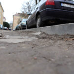 24.2.2015 Kielce. Miejski Zarząd Dróg w Kielcach od trzech lat nie jest wstanie znaleźć kilkudziesięciu tysięcy złotych na położenie asfaltu na drodze  osiedlowej  przy ulicy Zagórskiej w Kielcach. / Wojciech Habdas / Radio Kielce