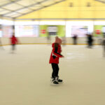 7.2.2015 Kielce. Na stadionie wielu chętnych korzysta z lodowiska i stoku narciarskiego. / Wojciech Habdas / Radio Kielce