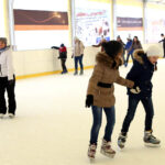 7.2.2015 Kielce. Na stadionie wielu chętnych korzysta z lodowiska i stoku narciarskiego. / Wojciech Habdas / Radio Kielce