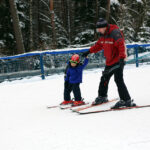 7.2.2015 Kielce. Na stadionie wielu chętnych korzysta z lodowiska i stoku narciarskiego. / Wojciech Habdas / Radio Kielce