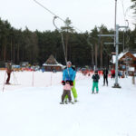 7.2.2015 Kielce. Na stadionie wielu chętnych korzysta z lodowiska i stoku narciarskiego. / Wojciech Habdas / Radio Kielce
