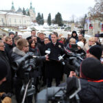 7.2.2015 Kielce. Konferencja prasowa Adama Jarubasa na pl. Artystów / Wojciech Habdas / Radio Kielce