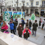 Leśny happening na Placu Artystów (27 marca 2015 r.) / Piotr Michalski / Radio Kielce