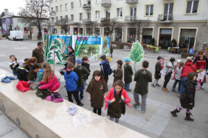 Leśny happening na Placu Artystów (27 marca 2015 r.) / Piotr Michalski / Radio Kielce