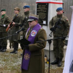 Na kieleckim cmentarzu oddali hołd Żołnierzom Wyklętym (1 marca 2015 r.) / Piotr Michalski / Radio Kielce