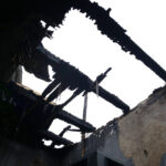 Spalona hala w suchedniowskiej fabryce mebli (22 marca 2015 r.) / Piotr Michalski / Radio Kielce