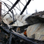 Spalona hala w suchedniowskiej fabryce mebli (22 marca 2015 r.) / Piotr Michalski / Radio Kielce