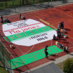 Gigantyczna pisanka prezentem uczniów Norwida dla kielczan (30 marca 2015 r.) / Piotr Michalski / Radio Kielce