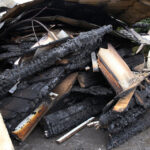 Spalona hala w suchedniowskiej fabryce mebli (22 marca 2015 r.) / Piotr Michalski / Radio Kielce