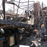 Spalona hala w suchedniowskiej fabryce mebli (22 marca 2015 r.) / Piotr Michalski / Radio Kielce