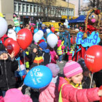 Budzenie Wiosny na ul. Sienkiewicza w Kielcach (20 marca 2015 r.) / Piotr Michalski / Radio Kielce