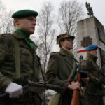 Na kieleckim cmentarzu oddali hołd Żołnierzom Wyklętym (1 marca 2015 r.) / Piotr Michalski / Radio Kielce