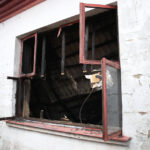 Spalona hala w suchedniowskiej fabryce mebli (22 marca 2015 r.) / Piotr Michalski / Radio Kielce