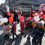 Budzenie Wiosny na ul. Sienkiewicza w Kielcach (20 marca 2015 r.) / Piotr Michalski / Radio Kielce