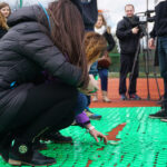 Gigantyczna pisanka prezentem uczniów Norwida dla kielczan (30 marca 2015 r.) / Piotr Michalski / Radio Kielce