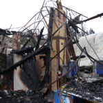 Spalona hala w suchedniowskiej fabryce mebli (22 marca 2015 r.) / Piotr Michalski / Radio Kielce