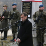 Na kieleckim cmentarzu oddali hołd Żołnierzom Wyklętym (1 marca 2015 r.) / Piotr Michalski / Radio Kielce