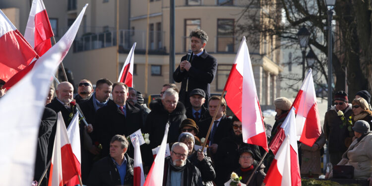 Marsz w obronie demokracji przeszedł ulicami Kielc (14 lutego 2015 r.) / Radio Kielce