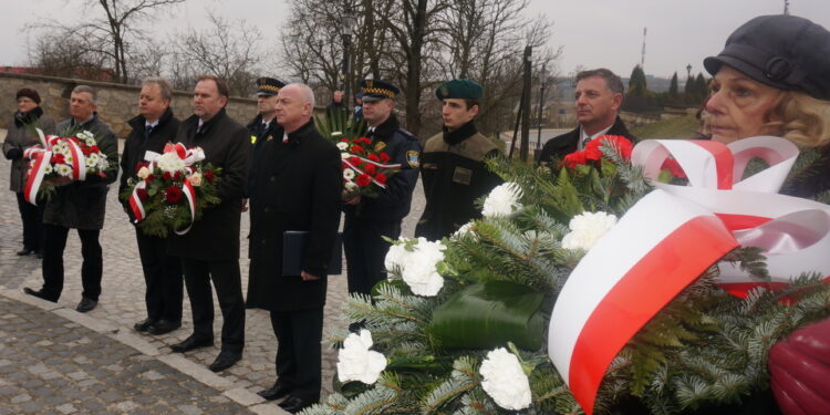 Uroczystości upamiętniające ofiary niemieckiego terroru podczas II wojny światowej w Sandomierzu / Grażyna Szlęzak-Wójcik / Radio Kielce