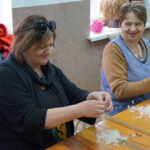 19.3.2015 Niziny. Darcie pierza i kiszenie kapusty - te dawne wiejskie zajęcia przypomniały członkinie stowarzyszenia „Niziny Górą” / Leszek Ślusarski / Radio Kielce