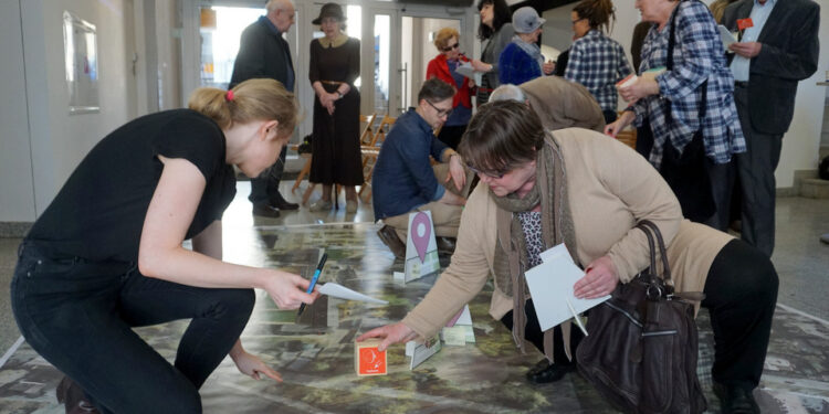 Konsultacje społeczne z seniorami w sprawie zmiany otoczenia parku miejskiego / Kamil Król / Radio Kielce