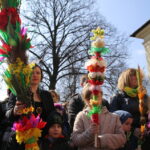 Uroczysta procesja wraz z poświęceniem palm w parafii pw. św. Wojciecha w Kielcach / Kamil Król / Radio Kielce