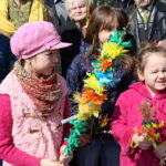 Uroczysta procesja wraz z poświęceniem palm w parafii pw. św. Wojciecha w Kielcach / Kamil Król / Radio Kielce