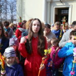 Uroczysta procesja wraz z poświęceniem palm w parafii pw. św. Wojciecha w Kielcach / Kamil Król / Radio Kielce