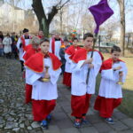 Uroczysta procesja wraz z poświęceniem palm w parafii pw. św. Wojciecha w Kielcach / Kamil Król / Radio Kielce