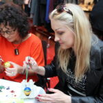 Malowana Niedziela w Galerii Echo. Alicja Obara (SLD) i Małgorzata Marenin (Stowarzyszenie Stop Stereotypom) / Kamil Król / Radio Kielce