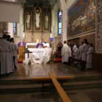 30.3.2015 Masłów. W kościele parafialnym w Masłowie w odprawiona została msza święta dziękczynna za nauczanie i posługę Jana Pawła II. Po nabożeństwie parafianie wzięli udział w Drodze Krzyżowej. / Wojciech Habdas / Radio Kielce