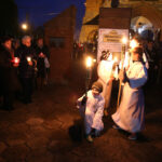 30.3.2015 Masłów. W kościele parafialnym w Masłowie w odprawiona została msza święta dziękczynna za nauczanie i posługę Jana Pawła II. Po nabożeństwie parafianie wzięli udział w Drodze Krzyżowej. / Wojciech Habdas / Radio Kielce