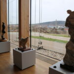 Wystawa rzeźby "W kręgu pracowni Wietrzni" w Sali Wystaw Czasowych Centrum Geoedukacji w Kielcach / Kamil Król / Radio Kielce