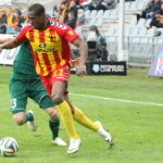 24. kolejka T-Mobile Ekstraklasy: Korona Kielce - Śląsk Wrocław. Napastnik Korony Olivier Kapo / Kamil Król / Radio Kielce