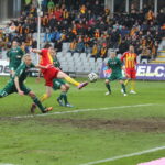 24. kolejka T-Mobile Ekstraklasy: Korona Kielce - Śląsk Wrocław. Jacek Kiełb zdobywa drugiego gola dla Korony / Kamil Król / Radio Kielce