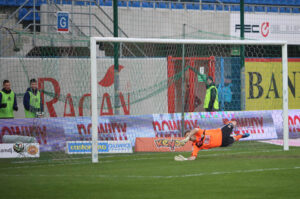 22.3.2015 Gliwice. Fragment meczu Piast Gliwice - Korona Kielce. Korona wyrównuje 1:1. / Wojciech Habdas / Radio Kielce