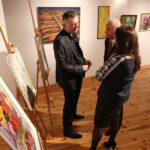 27.3.2015 Kielce. Obrazy ukraińskich artystów o polskich korzeniach można było w piątek wylicytować w Galerii Winda w Kielcach w ramach akcji  "Medycyna i sztuka ponad podziałami" / Wojciech Habdas / Radio Kielce