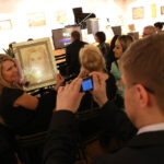 27.3.2015 Kielce. Obrazy ukraińskich artystów o polskich korzeniach można było w piątek wylicytować w Galerii Winda w Kielcach w ramach akcji  "Medycyna i sztuka ponad podziałami" / Wojciech Habdas / Radio Kielce